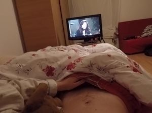 Девушка с плоской грудью занимается сексом со своим отчимом на кровати