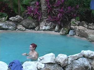 Приватное секс видео патлатого мужика с девушкой в бассейне и душе