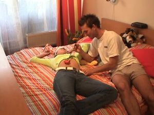 Чешская парочка из Праги снимает на видео домашний секс в спальне