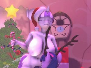 Сисястые футанари занимаются сексом под новогодней елдкой